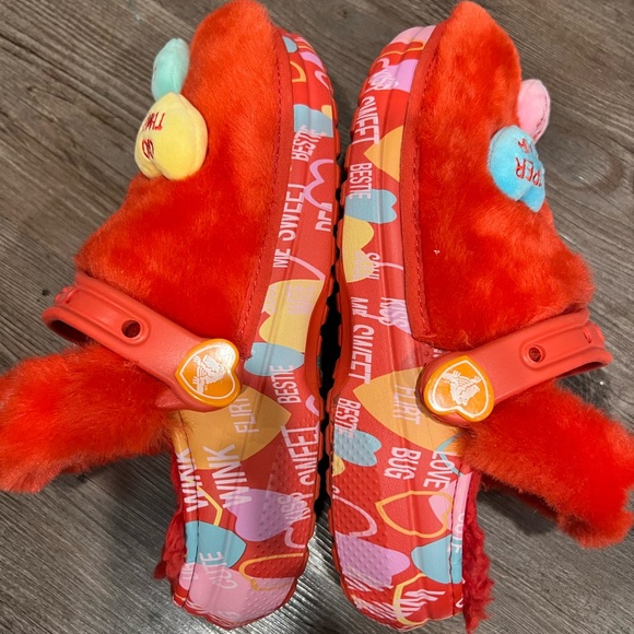 Sweatheart Crocs FUZZY - Picture 3 of 8